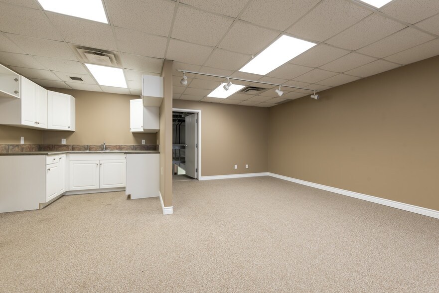 More Photos Of 380 Mackenzie Blvd, Fort McMurray Warehouse For Lease