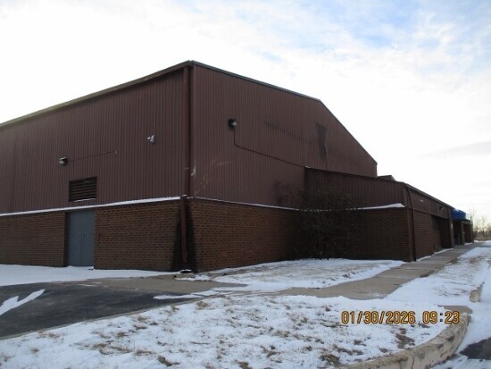 More Photos Of 1350 S Briggs St, Joliet Health Club For Sale