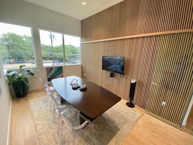 More Photos Of 1632 S 1st St, Austin Office For Lease