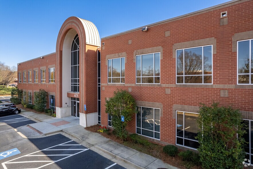 More Photos Of 695 Mansell Rd, Roswell Unknown For Lease