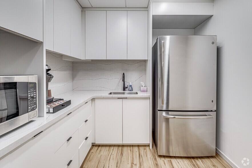 More Photos Of 205 Datura St, West Palm Beach Office For Lease