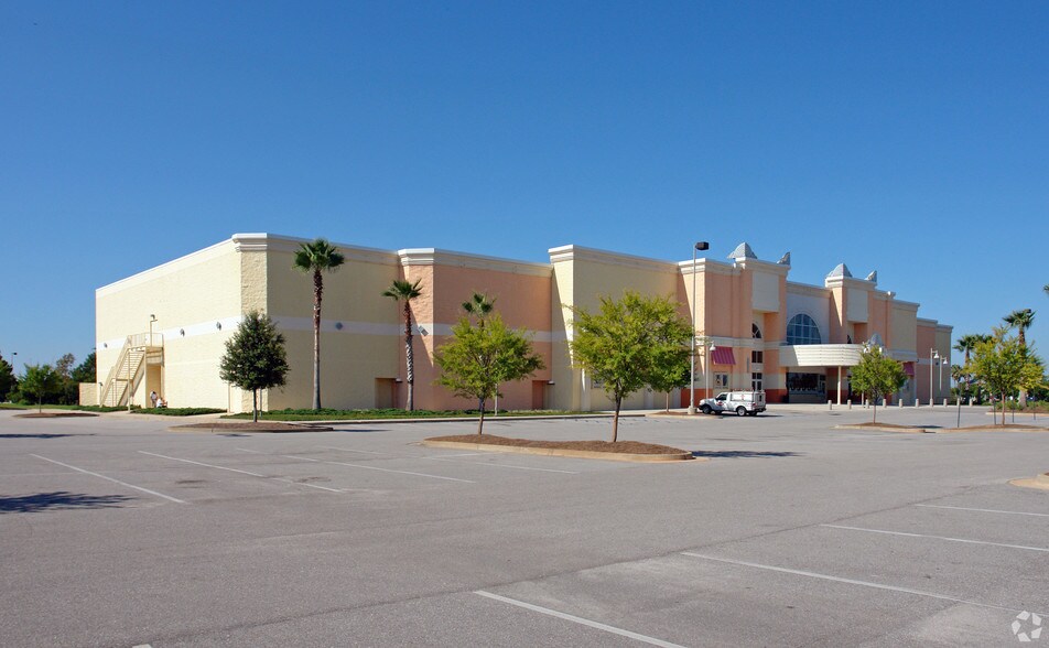 More Photos Of 3780 Gulf Shores Pky, Gulf Shores Movie Theatre For Lease