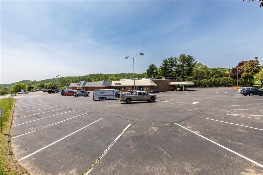 More Photos Of 431 Route 513, Califon Supermarket For Lease