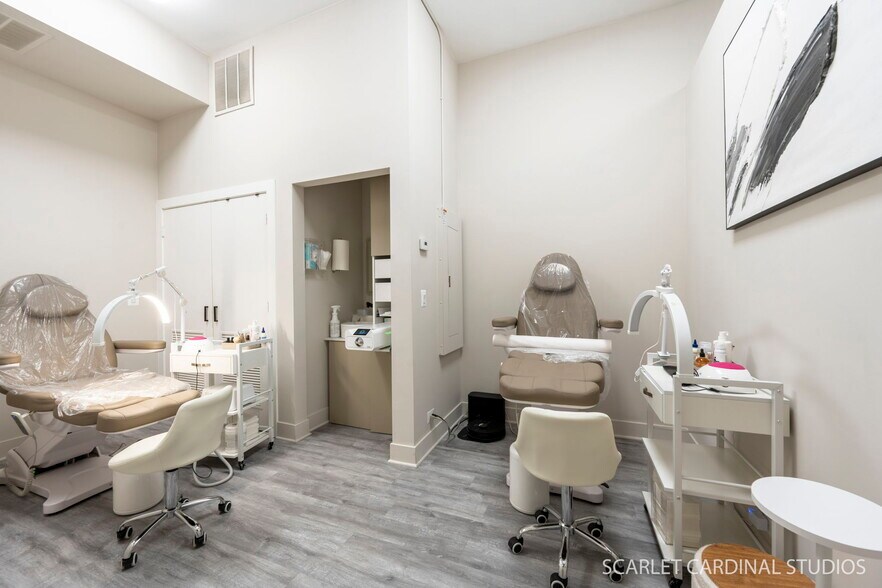 More Photos Of 2956 N Lincoln Ave, Chicago General Retail For Lease