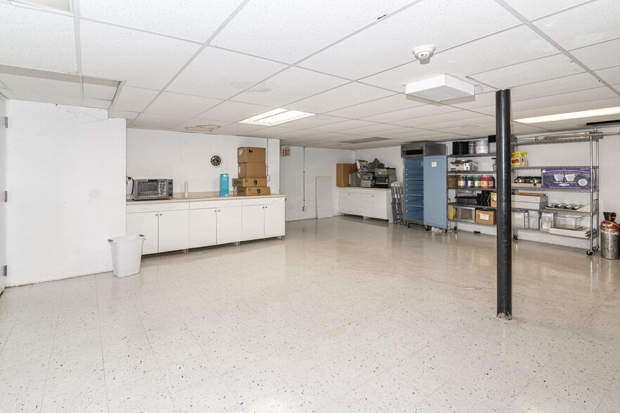 More Photos Of 9270 E 141st St, Noblesville Fast Food For Sale