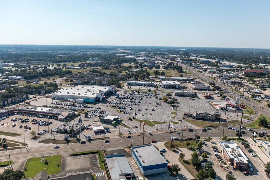 More Photos Of 1404 W Main St, Tomball General Retail For Sale