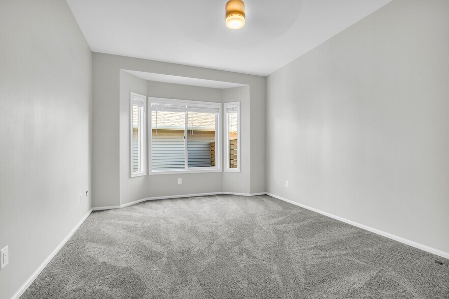 More Photos Of 441 NE Alder St, Issaquah Multifamily For Sale