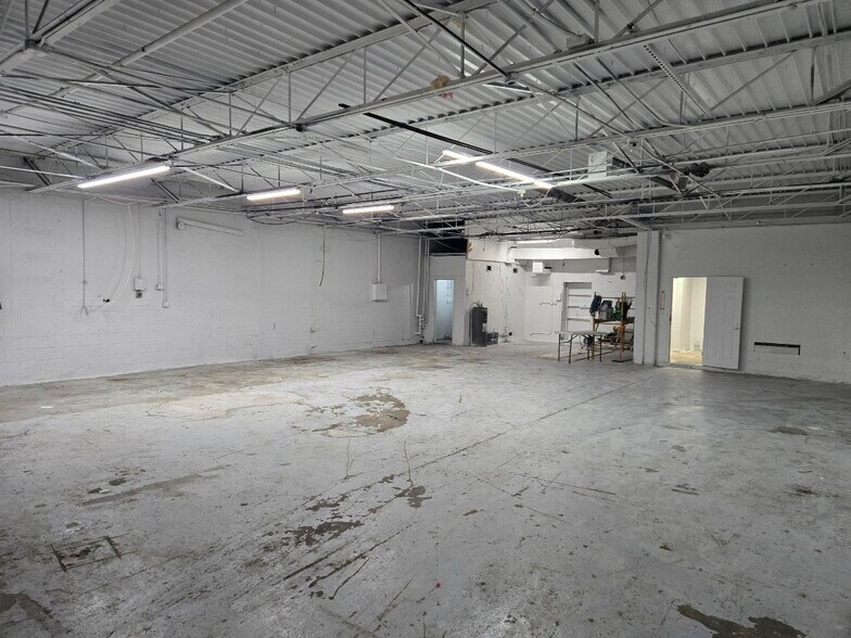 More Photos Of 608 E 10 Mile Rd, Hazel Park Warehouse For Lease