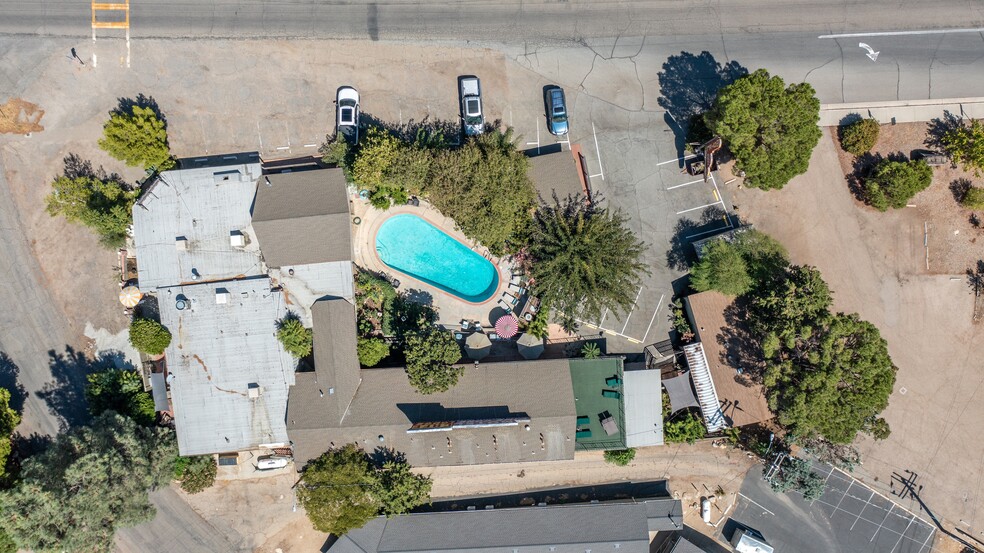 More Photos Of 13383 Sierra Way, Kernville Hotel For Sale