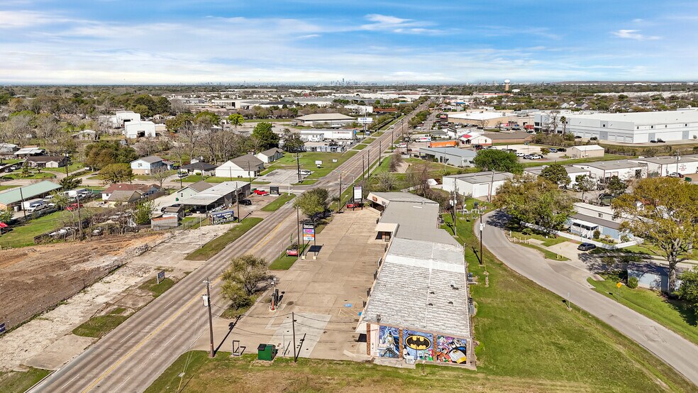 More Photos Of 4307 Red Bluff Rd, Pasadena Unknown For Lease