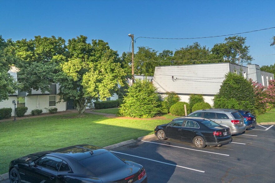 More Photos Of 126 Walton Ferry Rd, Hendersonville Apartments For Sale