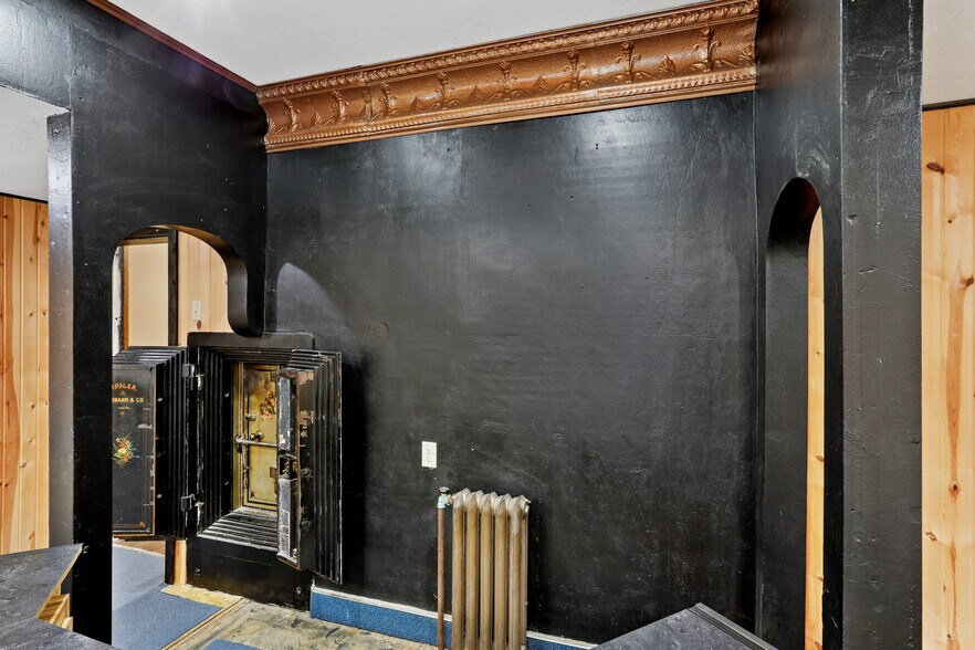 More Photos Of 2114 Wisconsin Ave, New Holstein Storefront Retail Residential For Sale