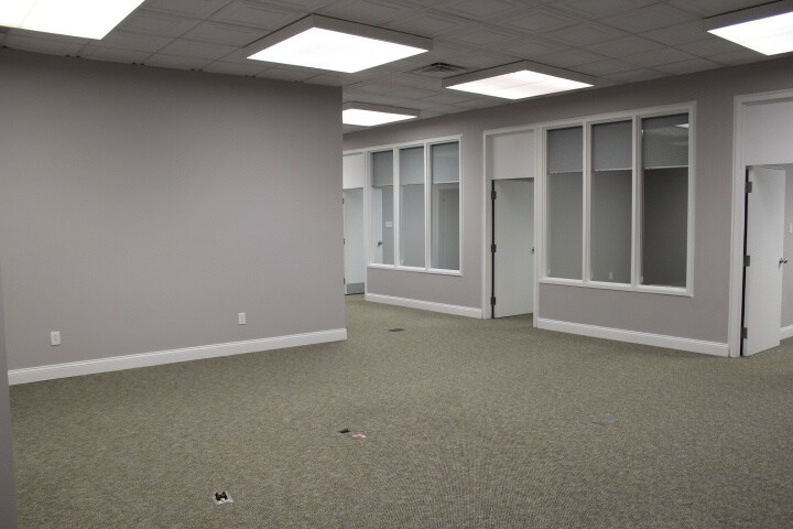 More Photos Of 121 N Chestnut St, Seymour Medical For Sale