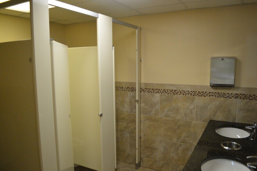 More Photos Of 315 Lowell Ave, Mercerville Office For Sale