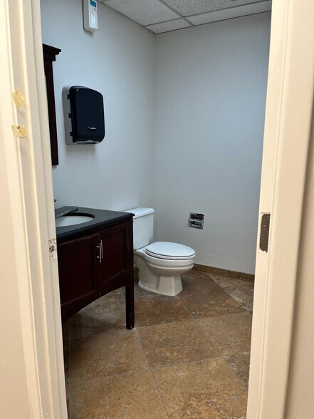 More Photos Of 1006 W Adams St, Phoenix Medical For Lease