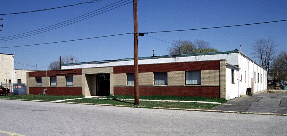 Primary Photo Of 45 E Ranick Dr, Amityville Warehouse For Lease