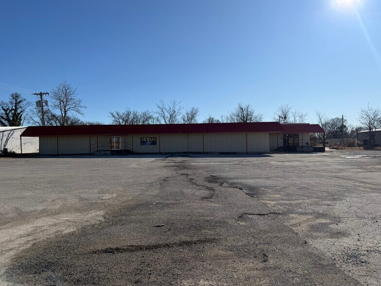 More Photos Of 1220 NE 1st St, Pryor Service For Sale