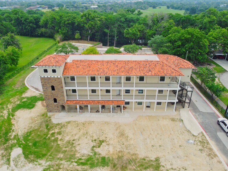 Primary Photo Of 640 E Mather St, New Braunfels Apartments For Sale