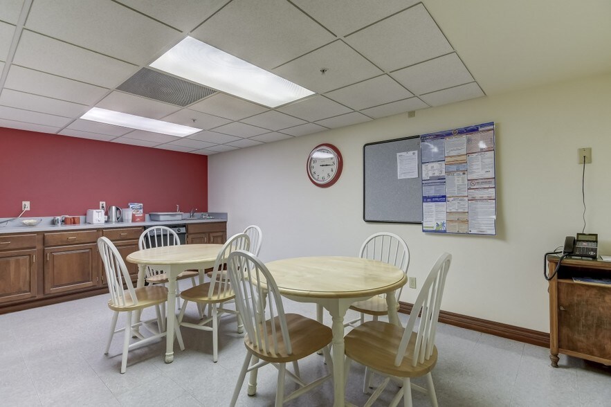 More Photos Of 200 S 6th St, Springfield Office For Lease