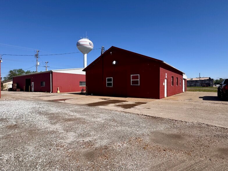 More Photos Of 205 W Main St, Bushnell Industrial For Sale