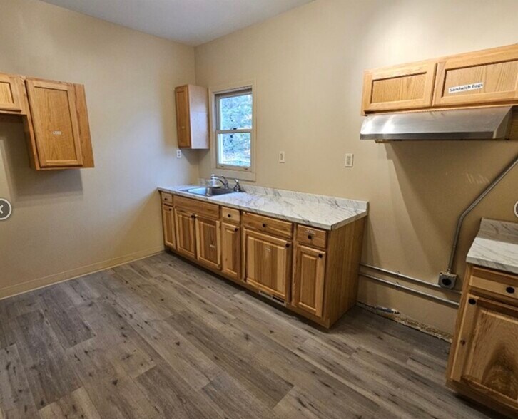 More Photos Of 412 High St, Ellsworth Office For Lease