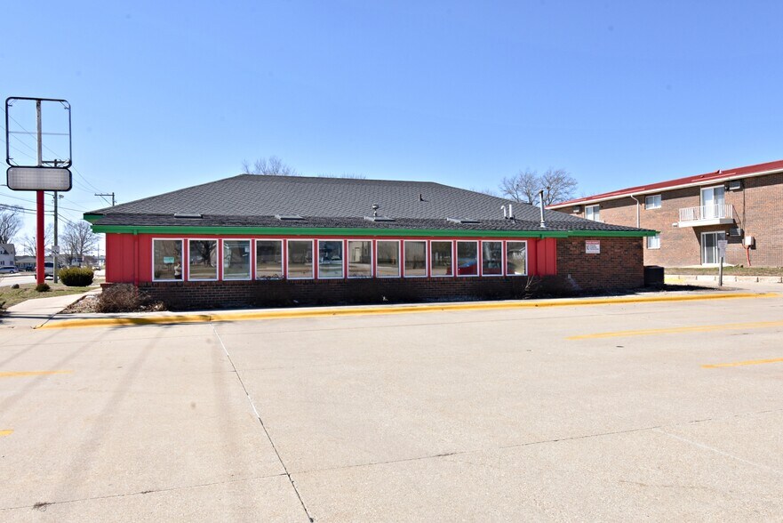 More Photos Of 1640 1st St W, Independence Freestanding For Sale
