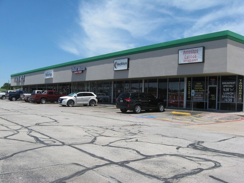 More Photos Of 5203 McCart Ave, Fort Worth Storefront For Lease