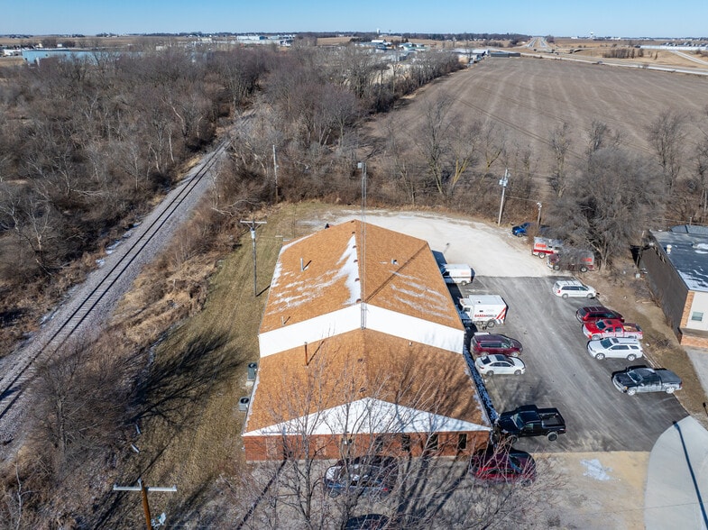 More Photos Of 17040 215th St, Davenport Warehouse For Sale