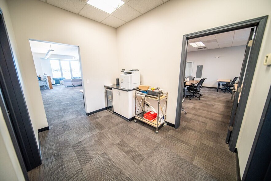 More Photos Of 3625 10th Ln NW, Rochester Office For Sale