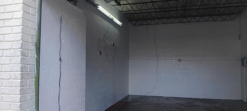 More Photos Of 4631-4641 NW 8th Ave, Oakland Park Warehouse For Lease