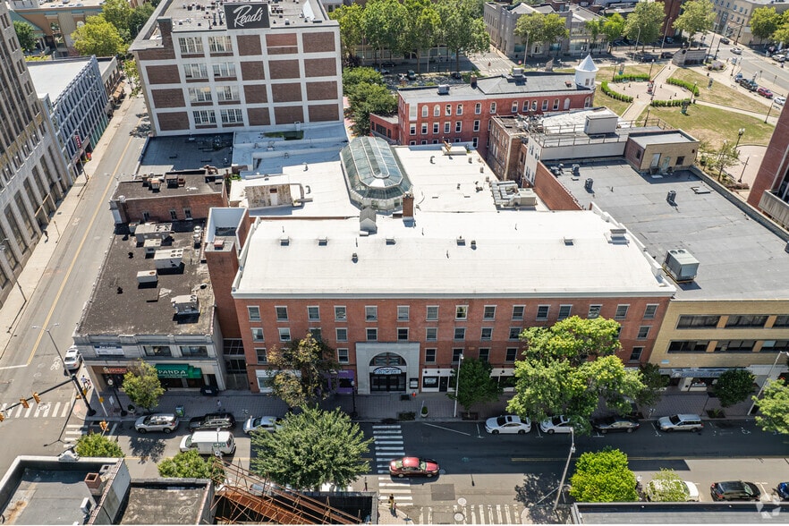 More Photos Of 1001 Main St, Bridgeport Apartments For Lease
