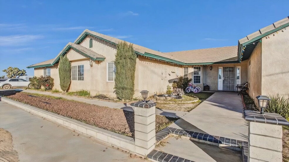 Primary Photo Of 10439 Mesa St, Oak Hills Multifamily For Sale