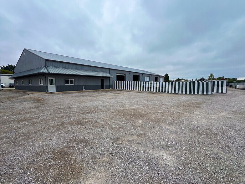 More Photos Of 410 Broadway Ave, South Roxana Office For Sale