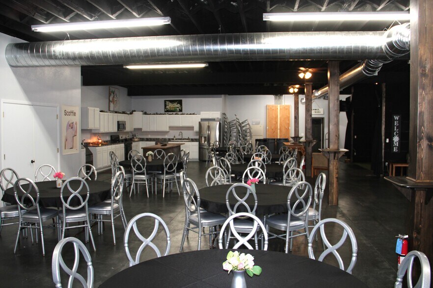 More Photos Of 446 S Main St, Winner General Retail For Sale