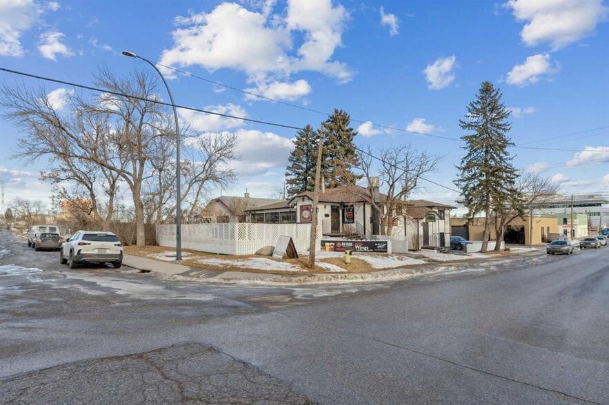 More Photos Of 5340 2 St SW, Calgary Flex For Sale