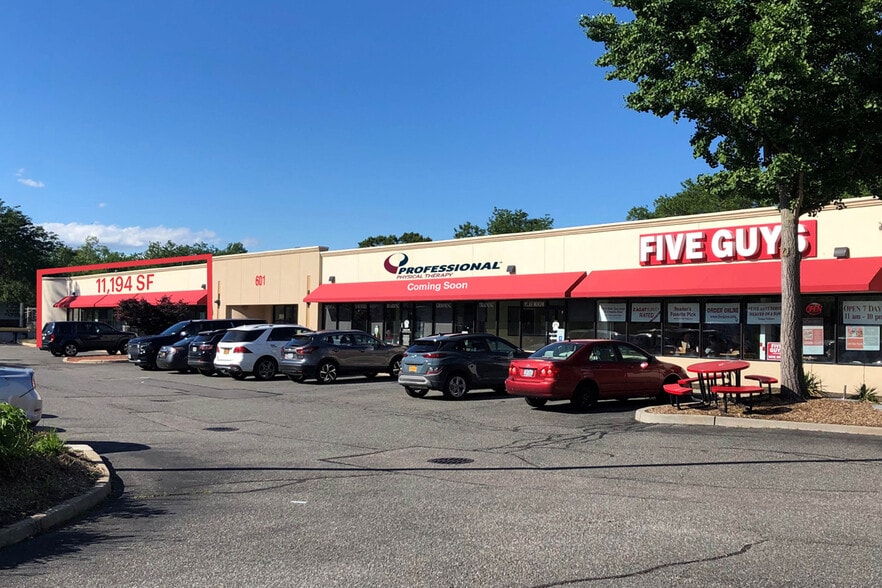 Primary Photo Of 601 Veterans Memorial Hwy, Hauppauge Storefront For Lease