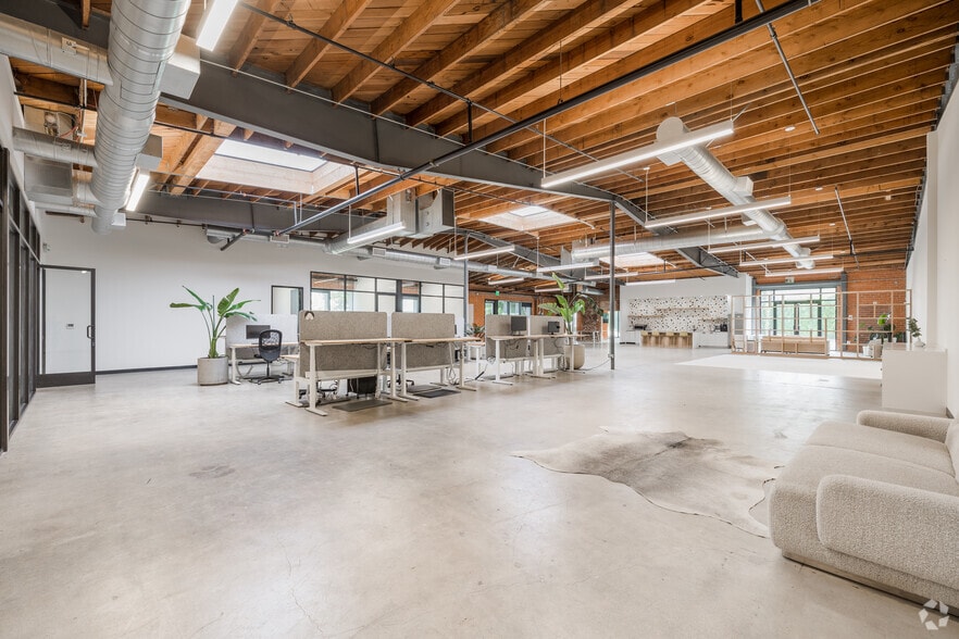 More Photos Of 12820 Panama St, Los Angeles Showroom For Sale