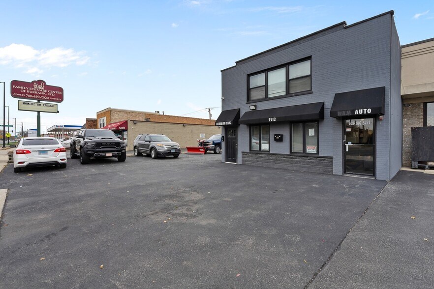 More Photos Of 5512 W 79th St, Burbank Storefront Retail Residential For Sale