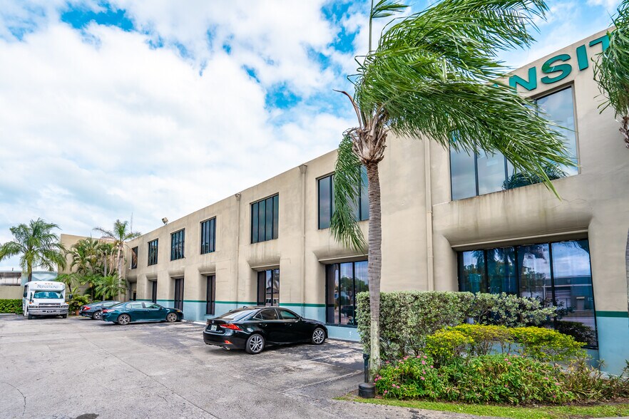 More Photos Of 1928 NE 154th St, North Miami Beach Unknown For Lease
