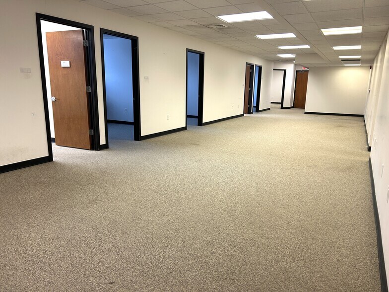 More Photos Of 6200 Mineral Point Rd, Madison Office For Sale