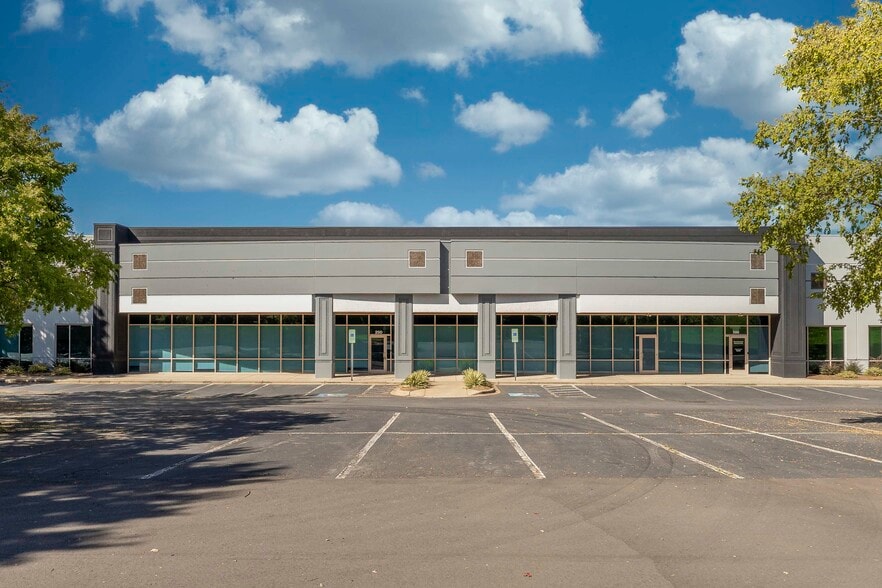 More Photos Of 6135 Lakeview Rd, Charlotte Light Distribution For Lease