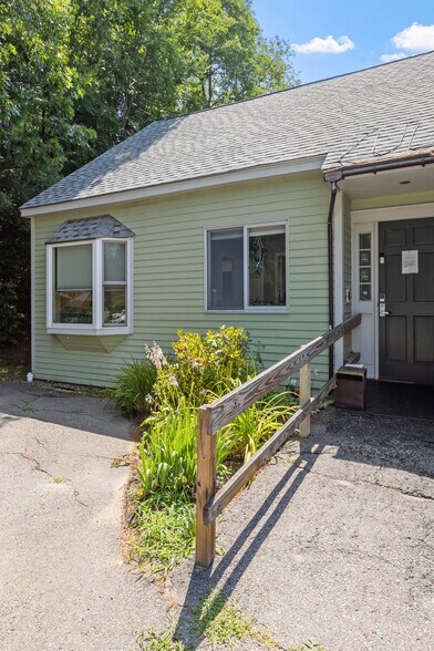 More Photos Of 214 Lake St, Bristol Office For Sale