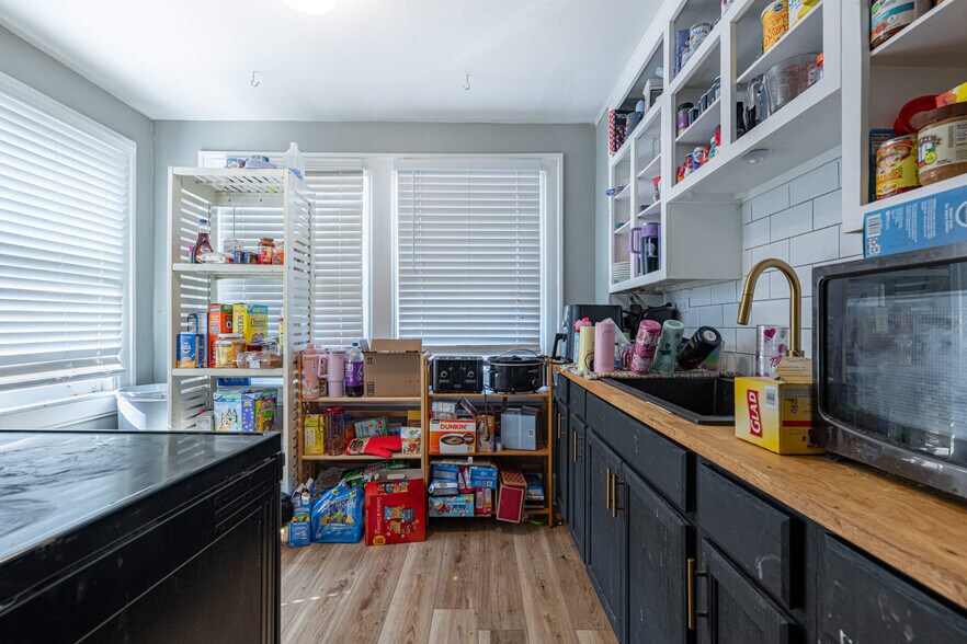 More Photos Of 2119 Central Ave, Middletown Office For Sale