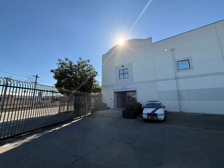 More Photos Of 2025-2027 Long Beach Ave, Los Angeles Warehouse For Lease