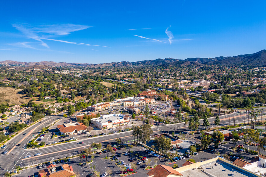 Primary Photo Of 101 Fwy, Thousand Oaks Unknown For Lease