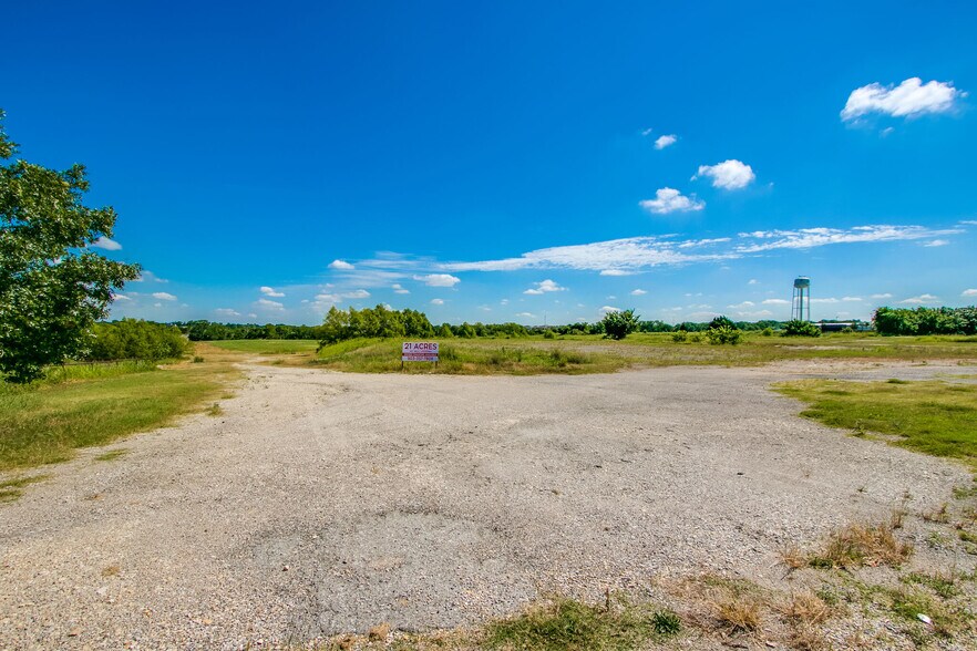 More Photos Of 2144 W Audie Murphy Pky, Farmersville Land For Lease
