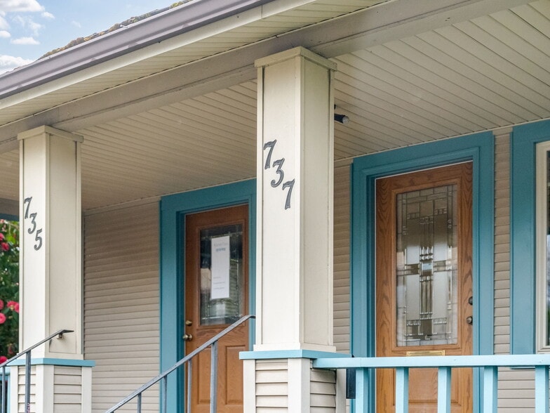 More Photos Of 737 NW Adams St, McMinnville Office For Sale