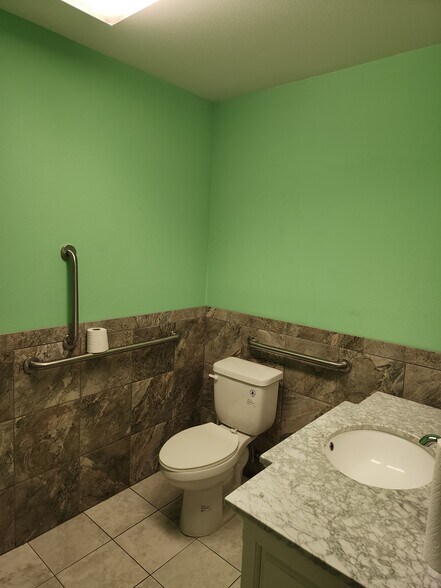 More Photos Of 335 E B Cir, Pasco Warehouse For Sale