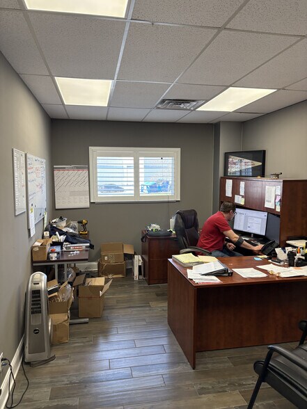 More Photos Of 1818 Scherer Pky, Saint Charles Warehouse For Sale