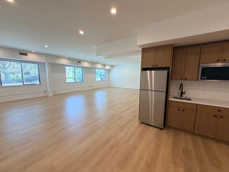 More Photos Of 444 N Larchmont Blvd, Los Angeles Office For Lease